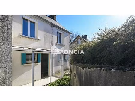 messei  à proximité immédiate des commerces