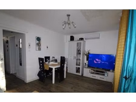 maison de 80m2 avec 3 chambres  jardin et garage.