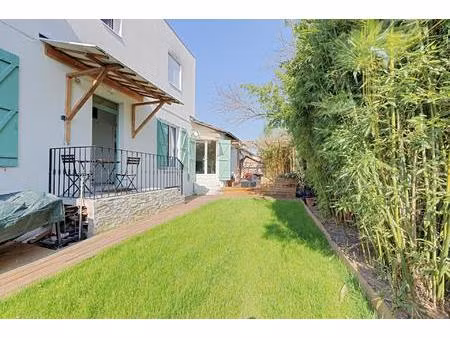 maison familiale au coeur des mûriers