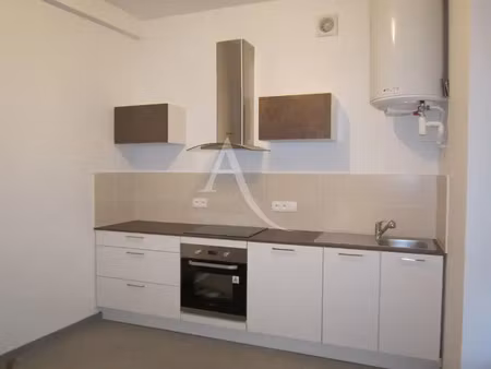 location appartement 2 pièces à fontenay-le-comte (85200) : à louer 2 pièces / 53m² fonten