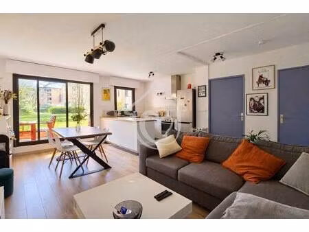 palais de justice – grand t2 avec terrasse à 300 m métro