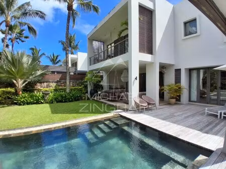 magnifique villa avec accès plage privée – un bien d’exception à grand baie - mzimc1093