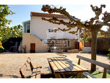 bormes - route de cabasson - maison renovee de 131 m² - divisee en deux appartements