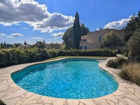 villa proche lourmarin vue dégagée