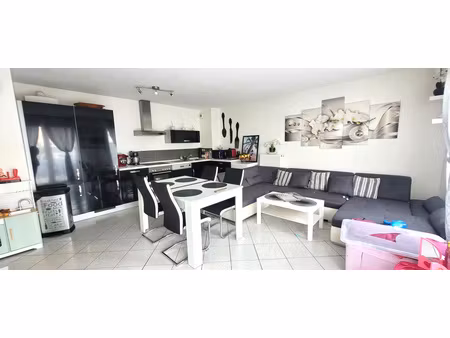 appartement f2 à woippy avec terrasse  jardin et place de parking