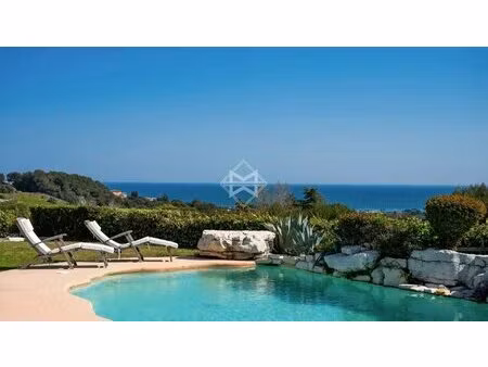 villa d’exception avec vue panoramique sur la mer au cœur des hauts de vaugrenier