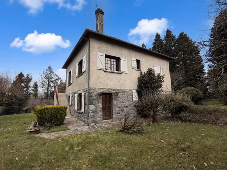 maison avac garage et grand terrain arboré