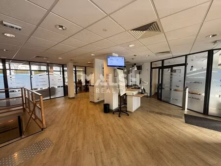 location local commercial 206m²