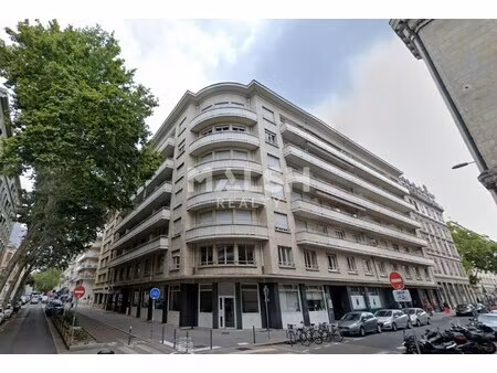 location local commercial 378m²