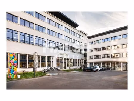 location local professionnel 253m²