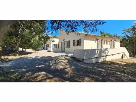 belle demeure en milieu rural sur plus d'un hectare traverse par ruisseau