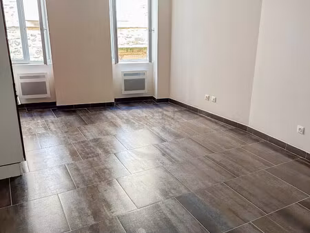 location appartement 2 pièces 39m² aubenas 07200