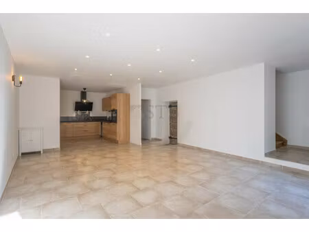 location appartement 4 pièces 92m² baix 07210