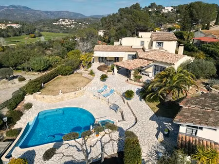 saint raphael/ valescure  villa soignée d'env 196 m²  terrain d'env 1500m²  piscine ...