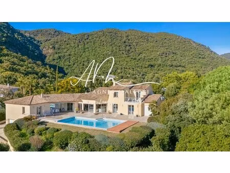 hors du temps avec splendide vue mer et terrain plat