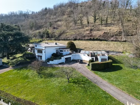 maison 8 pièces - 257 m²