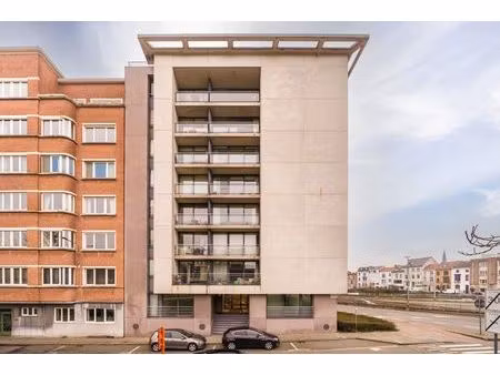 ruim appartement op strategische locatie met veel lichtinval