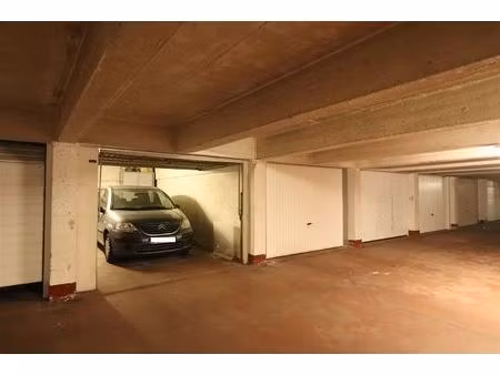 ruime ondergrondse garagebox te fruithoflaan