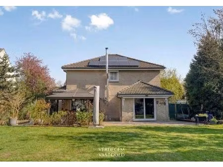 knappe gezinswoning met 3 slaapkamers  zonnige tuin en achterliggende weilanden