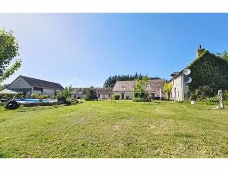 corps de ferme de 280 m² à paulmy