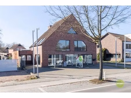 uniek handelshuis met ruime woonst op toplocatie in mol