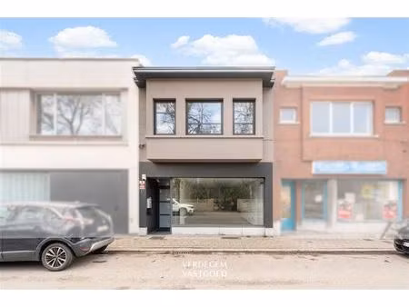 handelsruimte of atelier met mooi woongedeelte in hartje zelzate