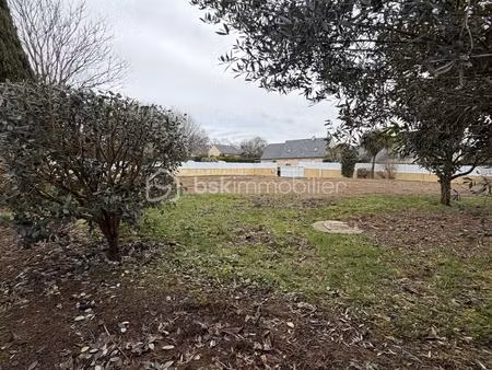 terrain de 1 077 m² à berric