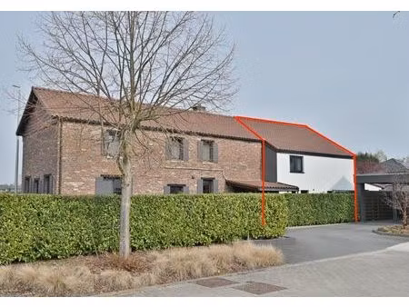 gerenoveerde halfvrijstaande woning met patio-tuin en prachtig bijgebouw  in het hart van 