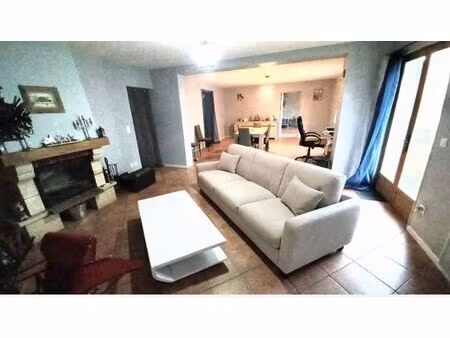 maison rénové  3 chambres  suite parentale  séjour  cuisine  cellier  terrain clos 1760 m²