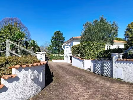 rare rive gauche non inondable – maison familiale avec piscine  dépendance et double garag