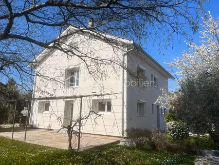 maison de 193 m² à l'isle-d'abeau