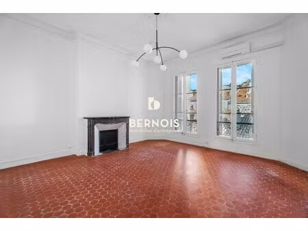 location local professionnel 195m²