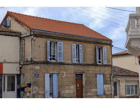 immeuble composé de 6 appartements situé à saintes