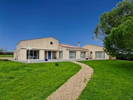 vente maison 6 pièces 197 m² villeneuve-la-comtesse (17330)