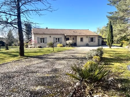 bungalow individuel impeccable de 4 chambres avec piscine et vue