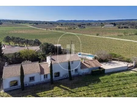 propriété de caractère à vendre au cœur de châteauneuf-du-pape  dans un cadre calme et...