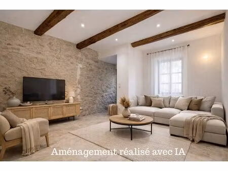 uzès centre - secteur sauvegardé  maison de caractère entièrement restaurée avec patio