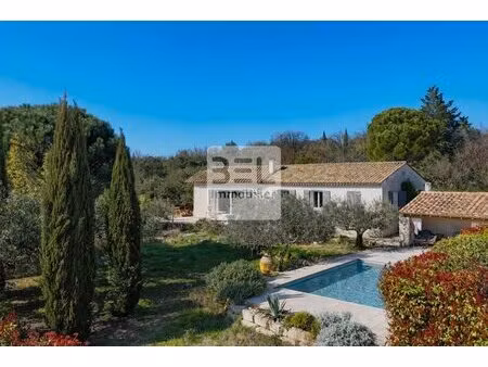 villa de plain-pied avec studio indépendant et piscine