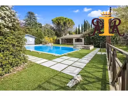 propriete de charme avec dependance et piscine