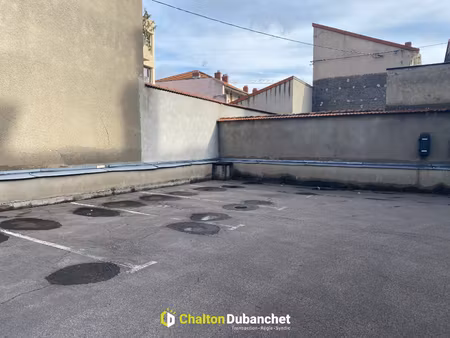 roanne parking a louer