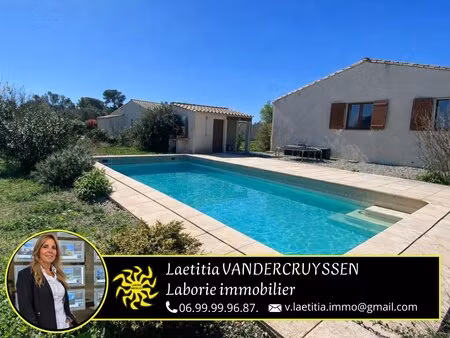 a vendre villa de plain-pied t5 de 114 m2 avec piscine sur une parcelle de 1398 m2 roubia