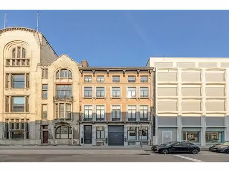 ruim 2-slaapkamer appartement in achtergebouw