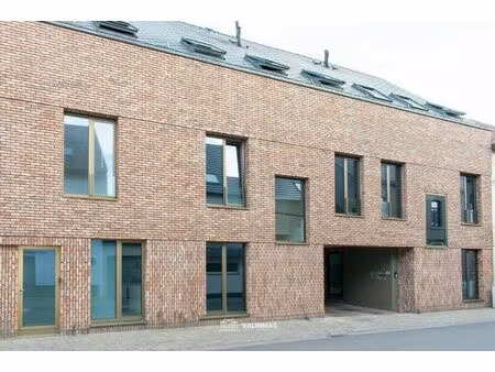 gelijkvloers duplex-appartement met terras & autostandplaats