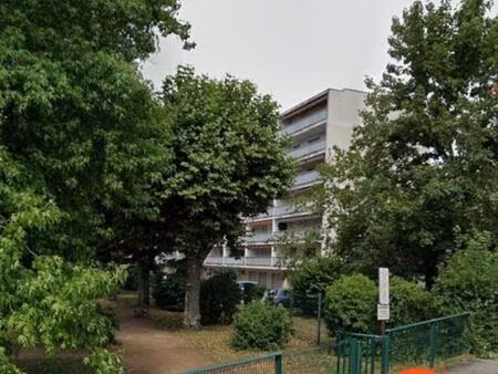 t3 montluel avec balcon  cave et parking