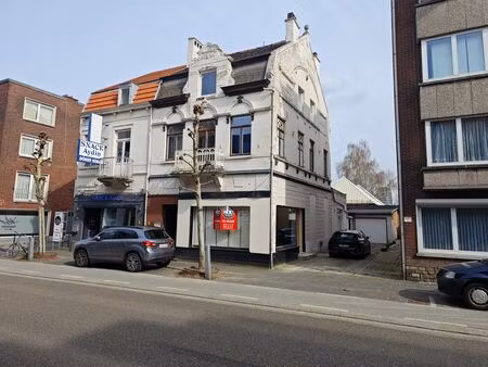 gerenoveerde kantoorruimte met opslag