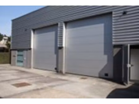 magazijn met kantoor unit 9 - 242m² te huur
