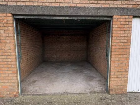 garagebox in centrum van oudenburg