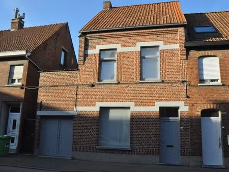 verzorgde rijwoning met 3 slaapkamers  tuin en garage
