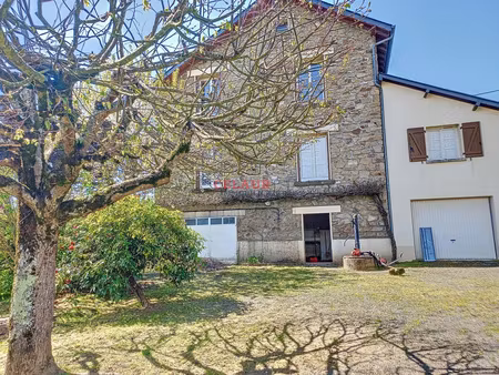 maison agréable avec beau jardin