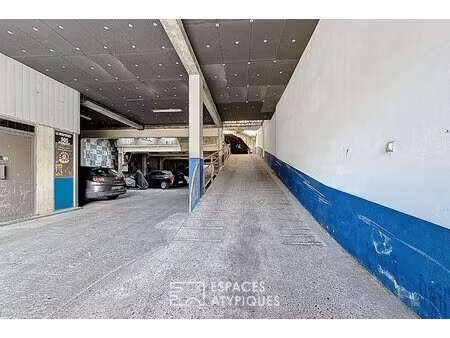 volume brut avec terrasse suspendue à bastide